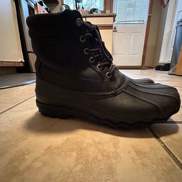 NEW condition: SPERRY Topsider Brewster waterproof boots. Light weight. - Picture 2 of 4